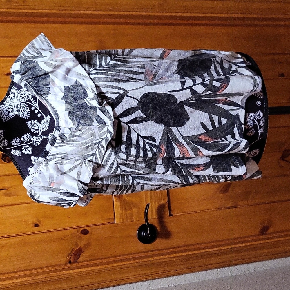 EUC Old Navy Tropical sleeveless shirt. Size XL